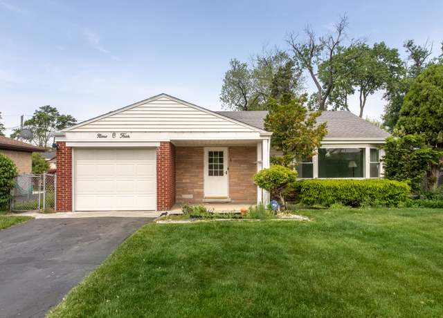 Property at 904 Parkview Ln, Des Plaines, IL 60016, 3 beds, 2 baths