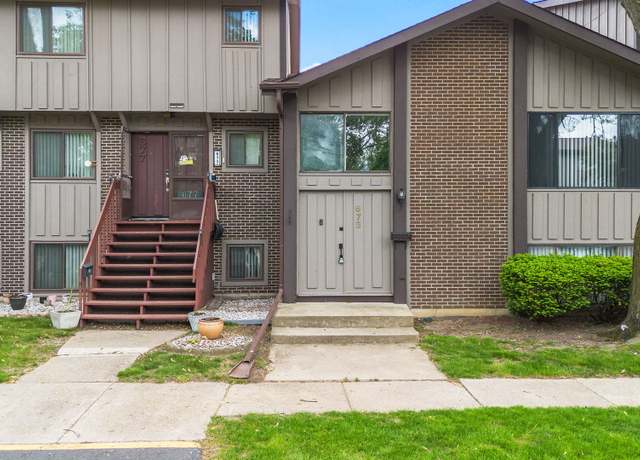 Property at 675 Circle Dr, Roselle, IL 60172, 3 beds, 2 baths