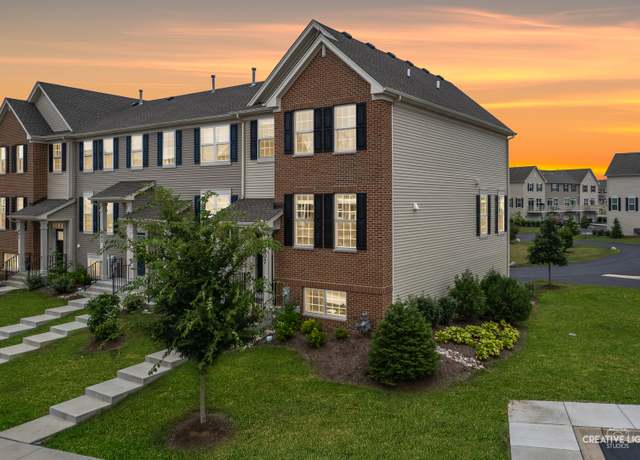 Property at 607 Brook Ct, Oswego, IL 60543, 3 beds, 2.5 baths