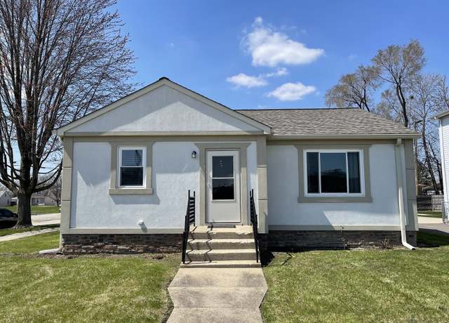 Property at 9758 Nashville Ave, Oak Lawn, IL 60453, 3 beds, 1 bath