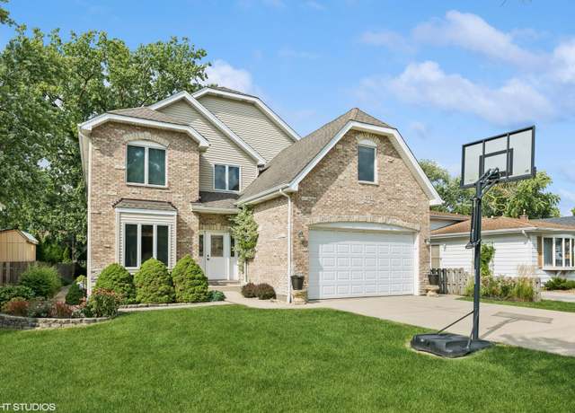 Property at 573 W Babcock Ave, Elmhurst, IL 60126, 4 beds, 4 baths