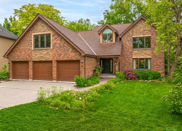 Property at 2734 Alyssa Dr, Naperville, IL 60565, 5 beds, 3 baths