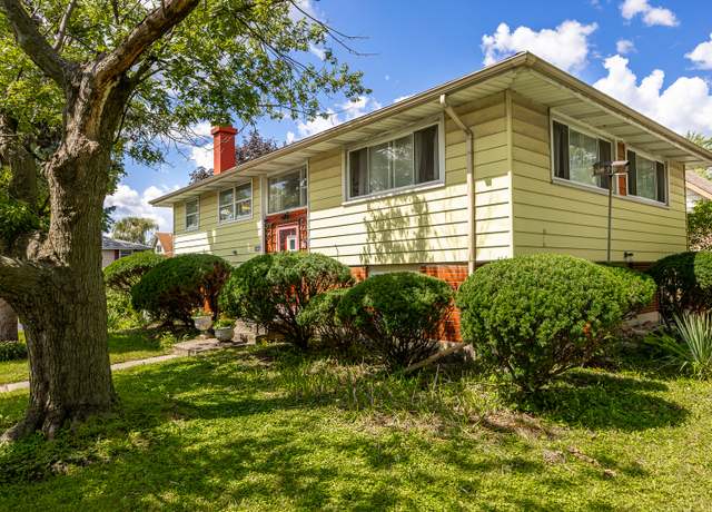 Property at 16948 Glen Oaks Dr, Country Club Hills, IL 60478, 4 beds, 2 baths