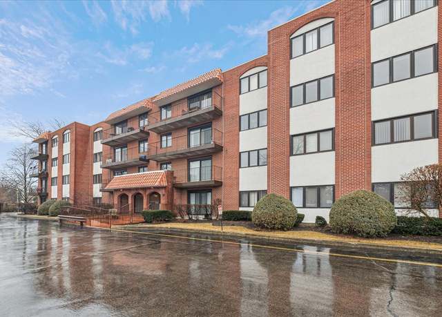 Property at 2086 Saint Johns Ave #402, Highland Park, IL 60035, 2 beds, 2 baths