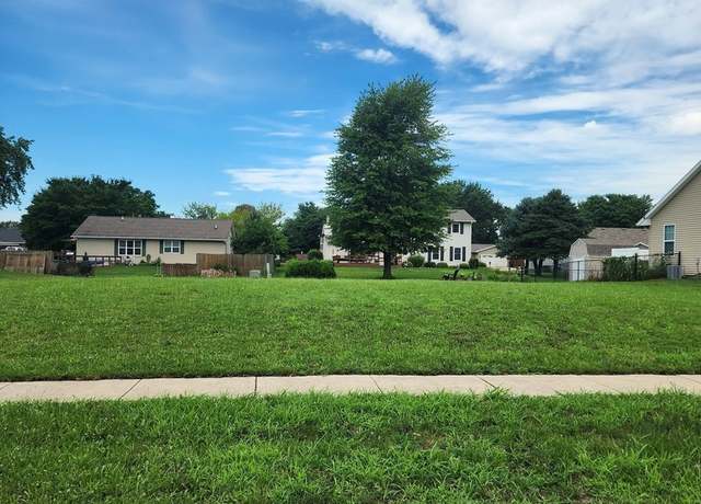 Property at 128 Wilshire Dr, Tuscola, IL 61953