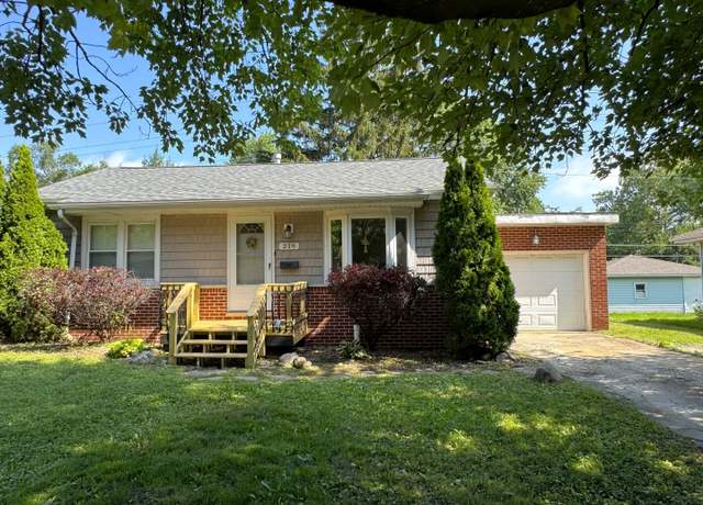 Property at 216 Brookwood Dr, Champaign, IL 61820, 2 beds, 1.5 baths