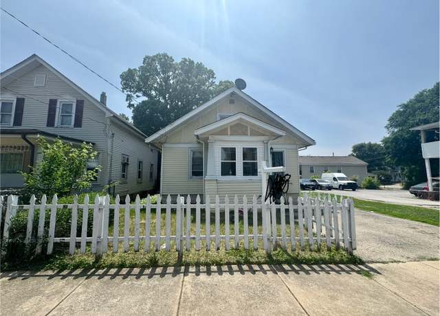 Property at 109 Seminary Ave, Aurora, IL 60505, 2 beds, 1 bath