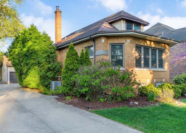 Property at 375 S Berkley Ave, Elmhurst, IL 60126, 4 beds, 2.5 baths