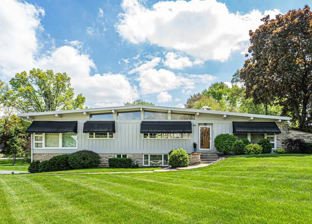 Property at 347 Park Dr, Palatine, IL 60067, 3 beds, 3 baths