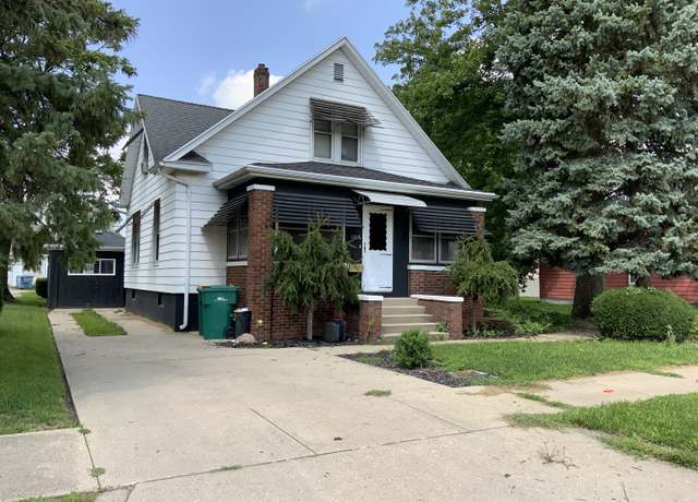Property at 1106 E Main St, Streator, IL 61364, 4 beds, 1.5 baths