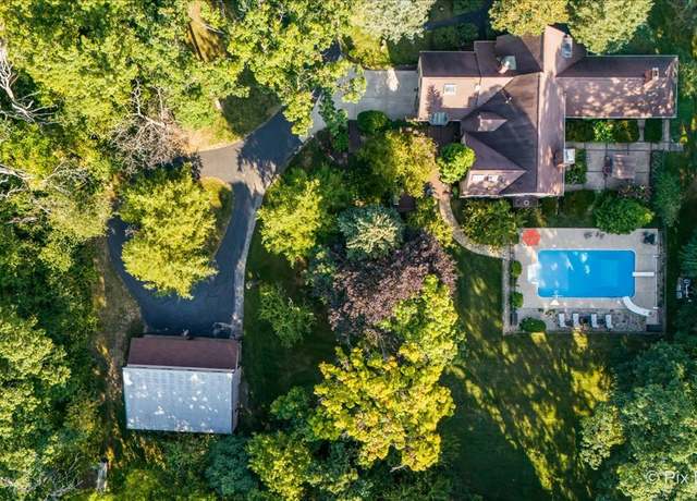 Property at 4915 Terra Cotta Rd, Crystal Lake, IL 60012, 4 beds, 4 baths