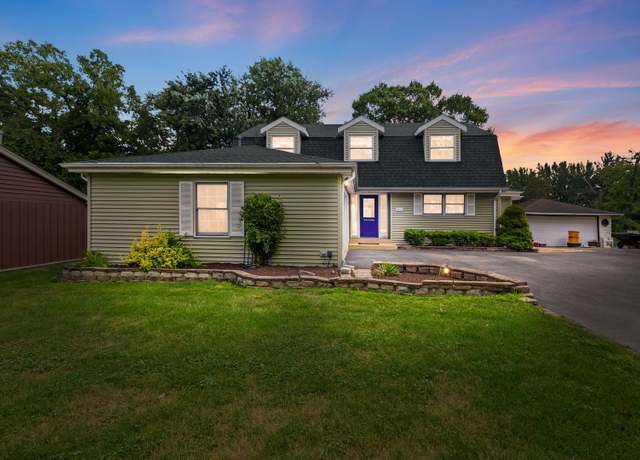 Property at 5537 Pershing Ave, Downers Grove, IL 60516, 4 beds, 2.5 baths