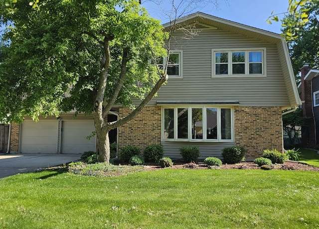 Property at 4633 Gettysburg Dr, Rolling Meadows, IL 60008, 4 beds, 3.5 baths