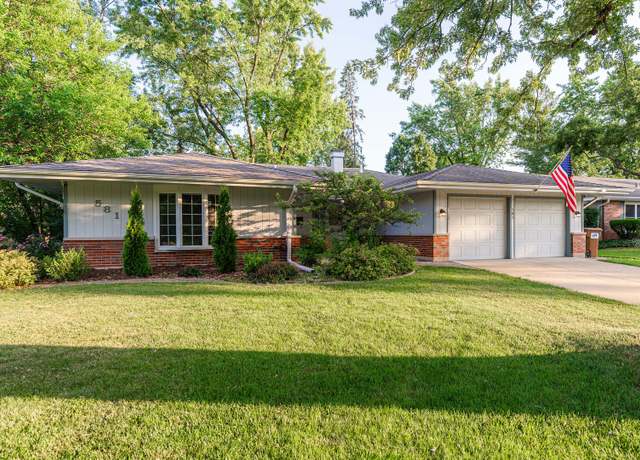 Property at 21W581 Buckingham Rd, Glen Ellyn, IL 60137, 4 beds, 2 baths