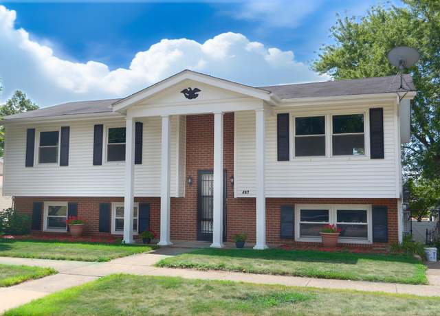 Property at 329 Desoto St, Ottawa, IL 61350, 4 beds, 2 baths