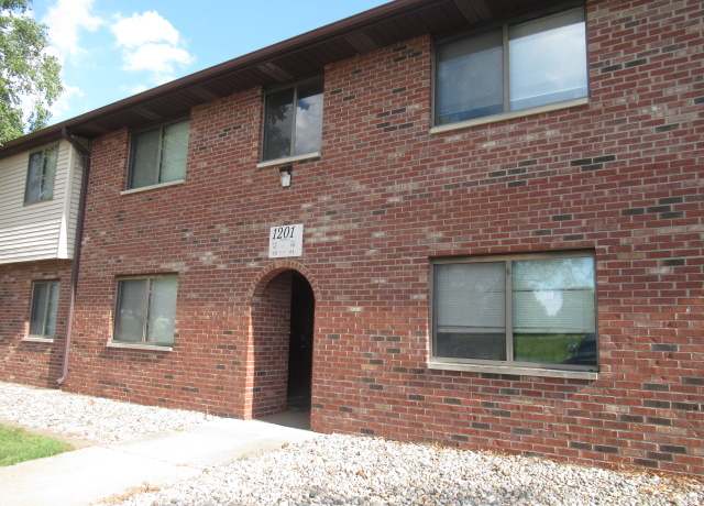 Property at 1201 Clifford Dr #4, Urbana, IL 61802, 2 beds, 1.5 baths