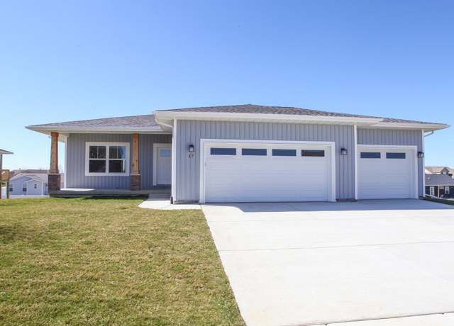 Property at 17 Fedor Cir, Bloomington, IL 61705, 3 beds, 2 baths