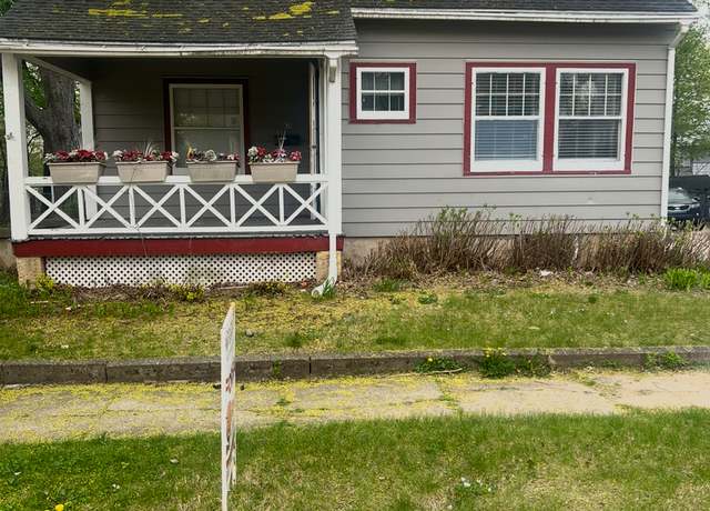 Property at 624 Ashland Ave, Rockford, IL 61103, 3 beds, 1.5 baths