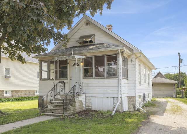 Property at 1207 Oakland Ave, Joliet, IL 60435, 2 beds, 1 bath