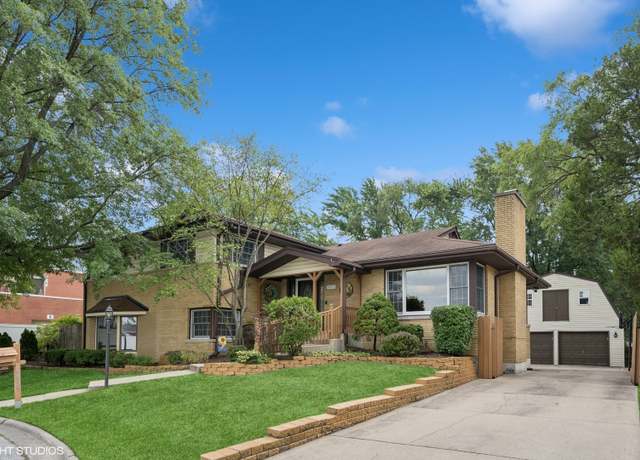 Property at 6455 W 88th Pl, Oak Lawn, IL 60453, 5 beds, 3.5 baths