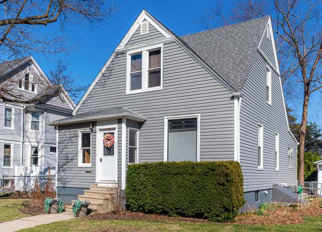 Property at 424 Washington Pl, Sycamore, IL 60178, 3 beds, 2 baths