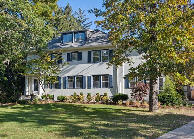 Property at 527 Warwick Rd, Kenilworth, IL 60043, 6 beds, 6.5 baths