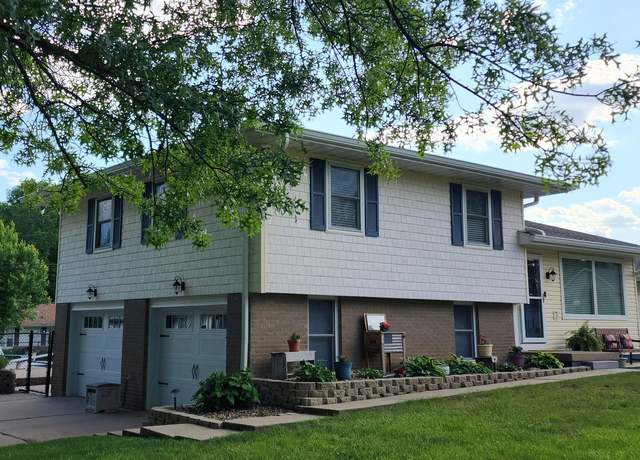 Property at 5202 W Mahark Ln, Peoria, IL 61607, 3 beds, 2 baths