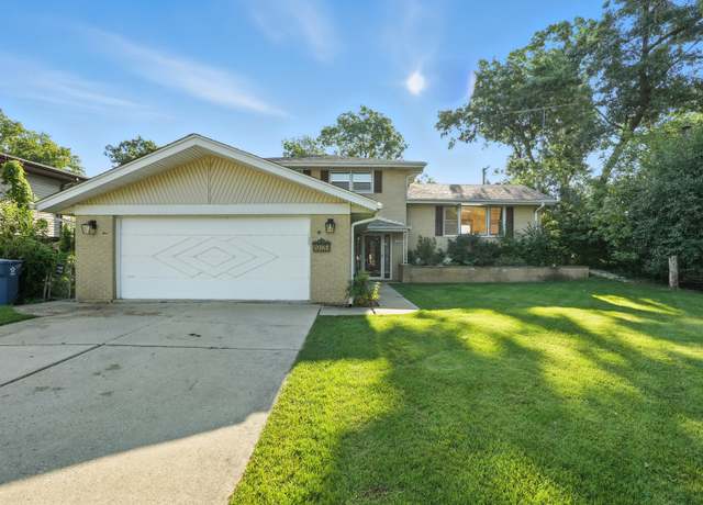 Property at 10025 S 86th Ct, Palos Hills, IL 60465, 3 beds, 2 baths