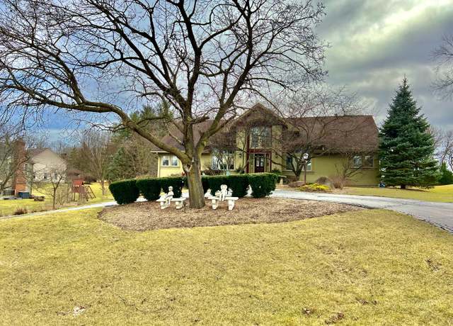 Property at 38W715 Bonnie Ct, St. Charles, IL 60175, 4 beds, 3 baths