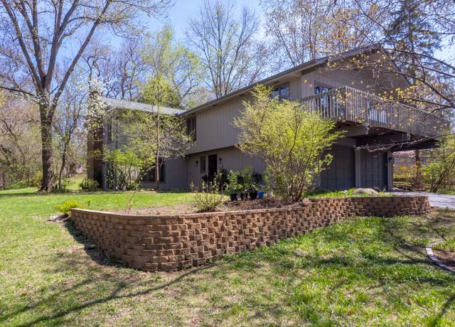 Property at 9812 Fox Shores Dr, Algonquin, IL 60102, 4 beds, 3 baths