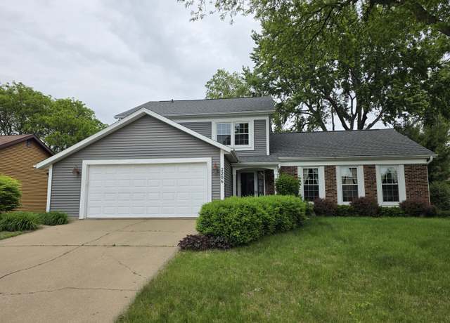 Property at 2206 11th Ave, Sterling, IL 61081, 4 beds, 2.5 baths