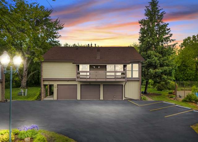 Property at 5 Cobblestone Ct Unit C, Palos Hills, IL 60465, 2 beds, 1 bath