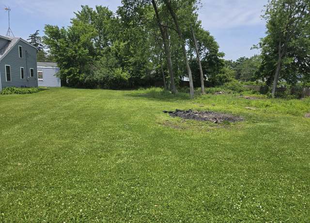 Property at 42644 N Lake Dr, Antioch, IL 60002