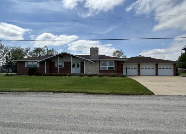Property at 117 Dolbee St, Oakwood, IL 61858, 4 beds, 2.5 baths