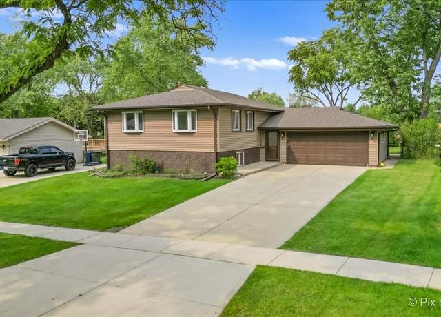 Property at 611 Brewster Ln, Schaumburg, IL 60193, 5 beds, 2 baths
