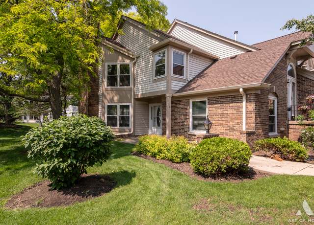 Property at 61 Willow Pkwy, Buffalo Grove, IL 60089, 2 beds, 2 baths