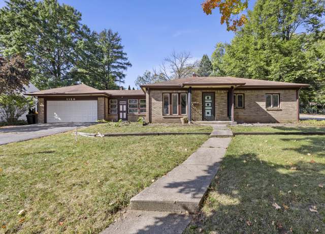 Property at 1128 Scottswood Rd, Rockford, IL 61107, 4 beds, 2.5 baths
