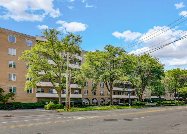 Property at 6400 N Cicero Ave #213, Lincolnwood, IL 60712, 2 beds, 2.5 baths