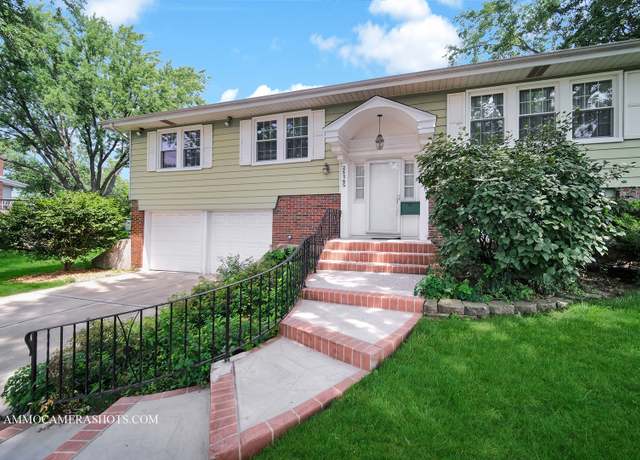 Property at 2S165 Huntington Ct, Glen Ellyn, IL 60137, 4 beds, 2.5 baths