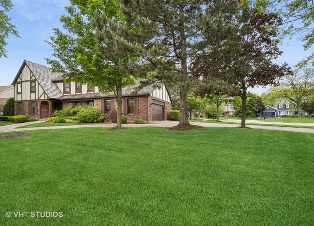 Property at 4216 Yorkshire Ln, Northbrook, IL 60062, 4 beds, 2.5 baths