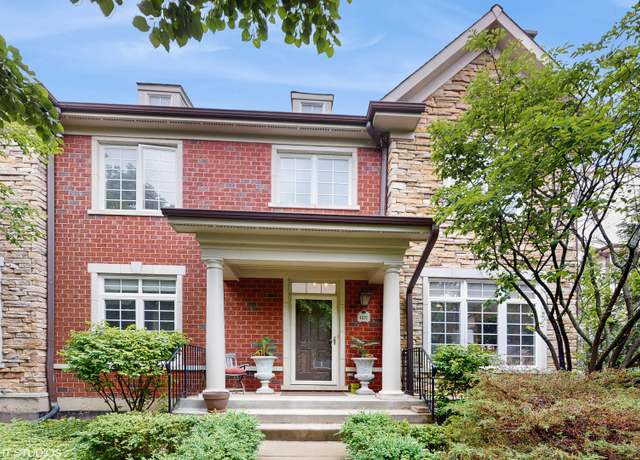 Property at 4232 Linden Tree Ln, Glenview, IL 60026, 4 beds, 3.5 baths