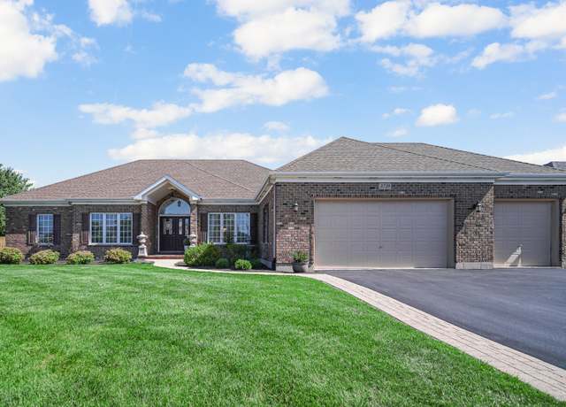 Property at 3720 Bunker Hill Dr, Algonquin, IL 60102, 3 beds, 2.5 baths