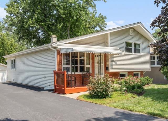 Property at 252 W Ethel Ave, Lombard, IL 60148, 3 beds, 2 baths