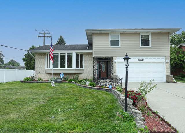 Property at 1831 E Camp Mcdonald Rd, Mount Prospect, IL 60056, 3 beds, 2.5 baths
