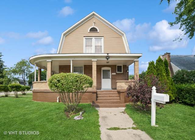 Property at 558 N Crystal St, Elgin, IL 60123, 4 beds, 3 baths