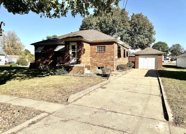 Property at 130 S Park St, Sheffield, IL 61361, 3 beds, 1 bath