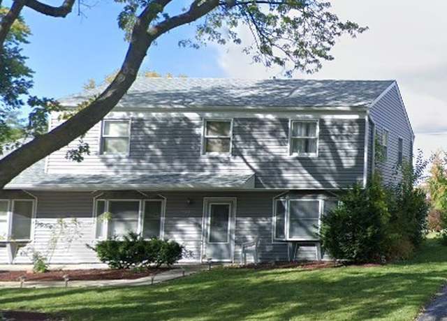 Property at 173 Queenswood Rd, Bolingbrook, IL 60440, 4 beds, 2.5 baths