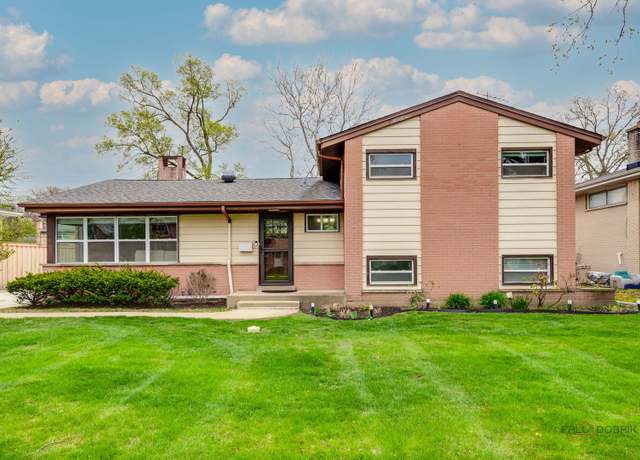 Property at 1241 Sherwood Rd, Glenview, IL 60025, 4 beds, 2.5 baths