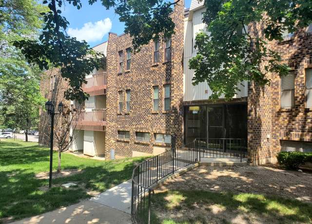 Property at 2275 Country Club Dr #23, Woodridge, IL 60517, 2 beds, 1 bath