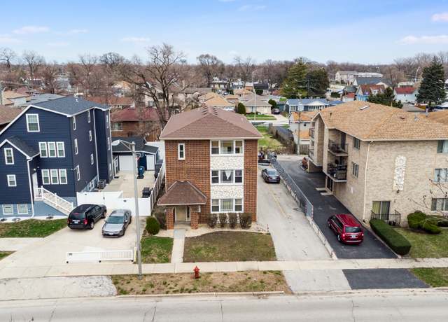 Property at 9821 S Ridgeland Ave, Oak Lawn, IL 60453, 7 beds, 6 baths